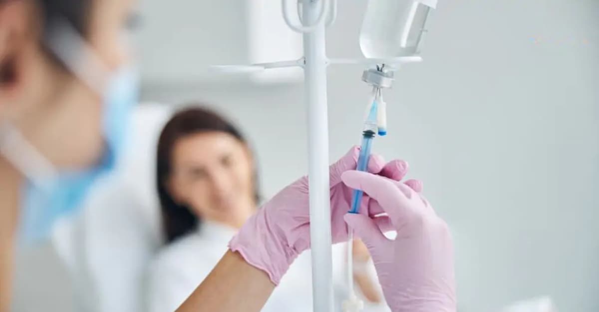Truyền nước hạ sốt và những lưu ý y khoa quan trọng trước khi thực hiện