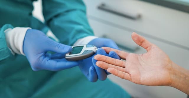 Tiểu đường type 2: Dấu hiệu, tiêu chuẩn chẩn đoán và cách tầm soát sớm
