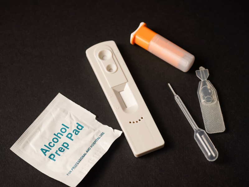 Không dùng kit hết hạn hoặc có dấu hiệu hư hỏng để tránh sai lệch kết quả