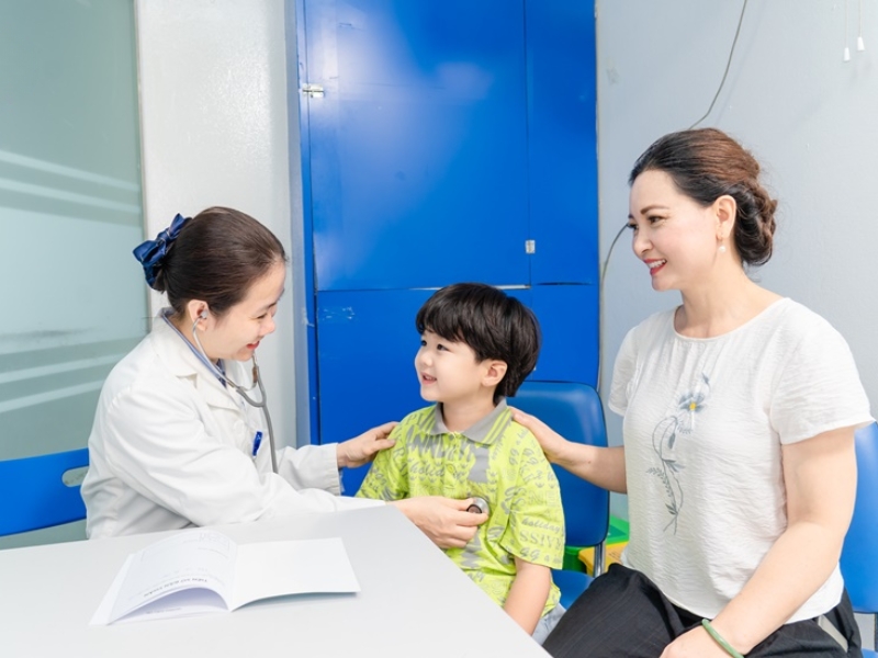 Khám lâm sàng là bước đầu trong khám sức khỏe định kỳ