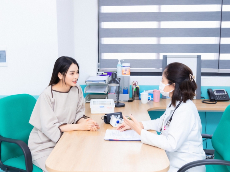 Phụ nữ trước và sau mang thai nên khám sức khỏe định kỳ để đảm bảo an toàn cho mẹ và bé