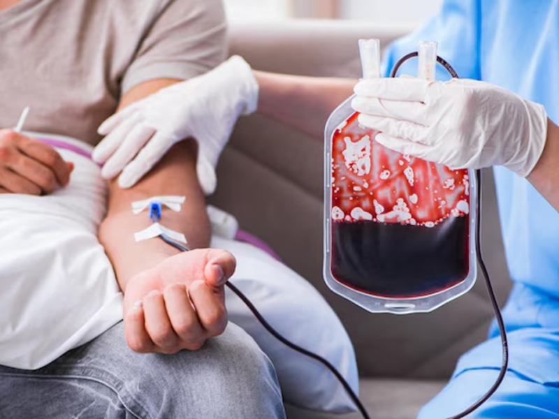 Truyền máu định kỳ giúp duy trì hemoglobin và kiểm soát thiếu máu ở Thalassemia
