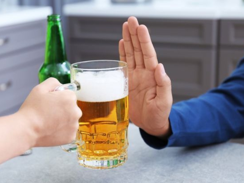 Nên tránh rượu bia và chất kích thích trước khi khám để đảm bảo kết quả chính xác hơn